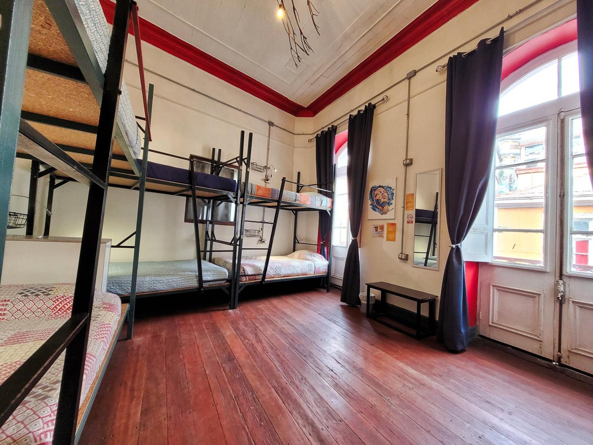 Maki Hostels & Suites 발파라이소 외부 사진