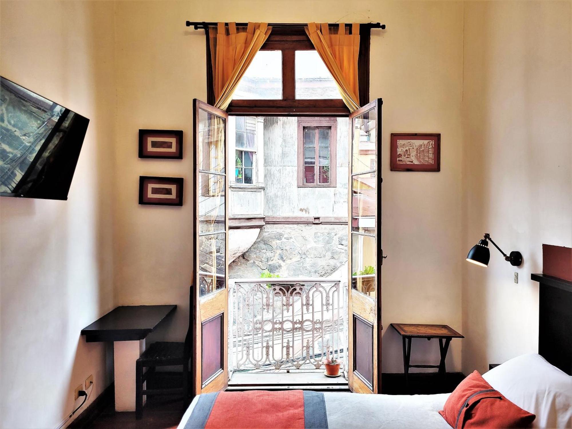 Maki Hostels & Suites 발파라이소 외부 사진