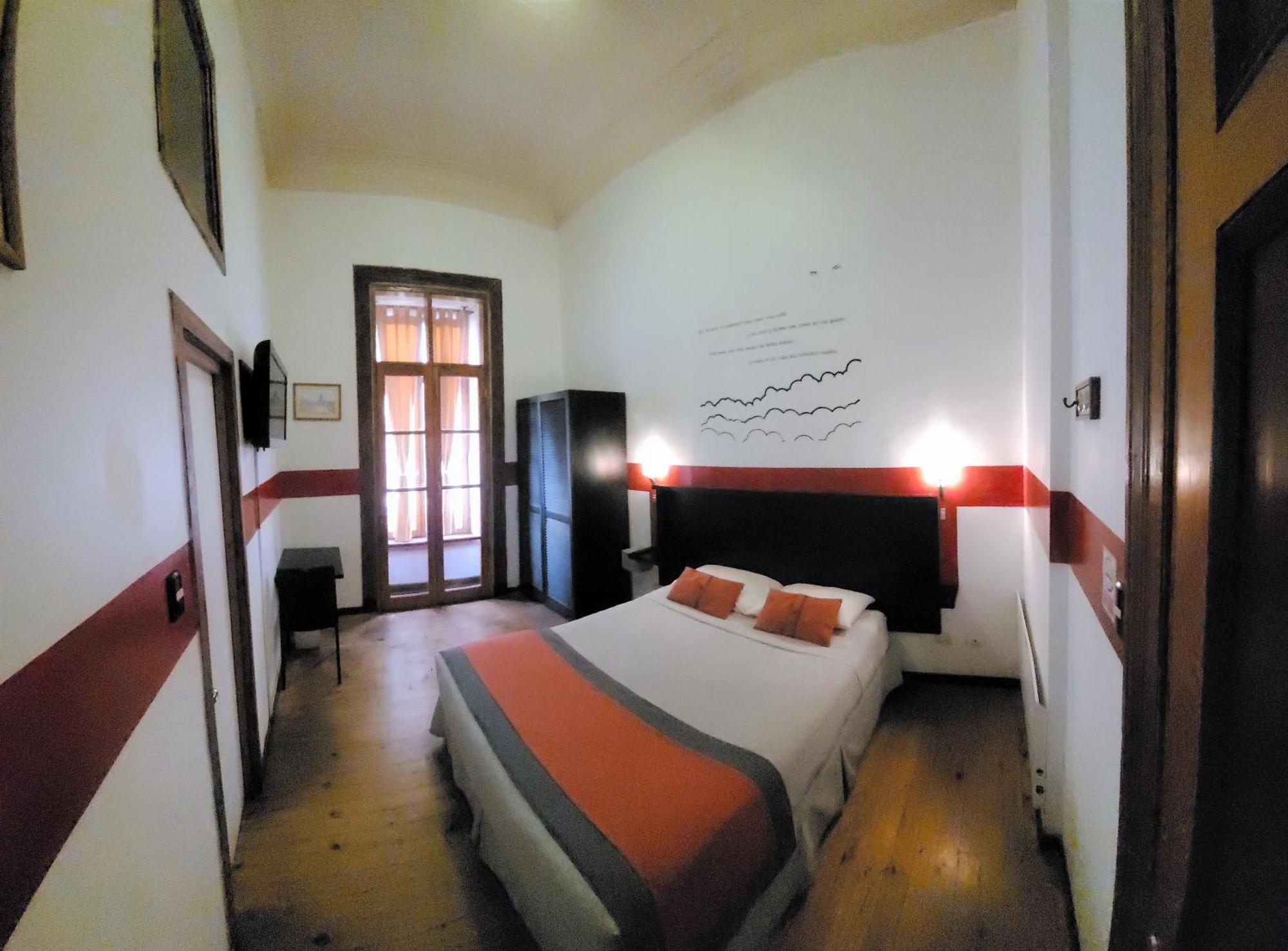 Maki Hostels & Suites 발파라이소 외부 사진