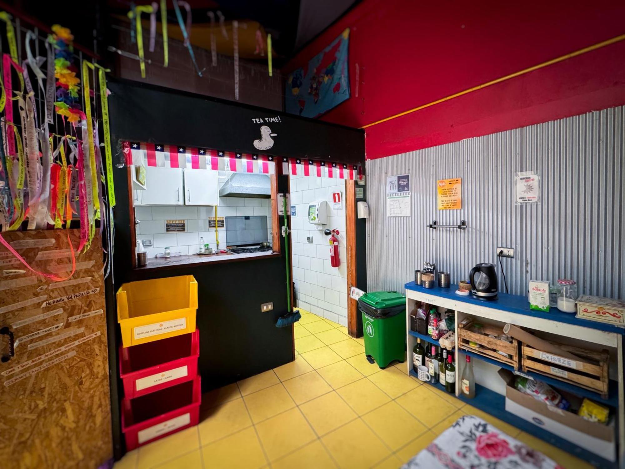 Maki Hostels & Suites 발파라이소 외부 사진